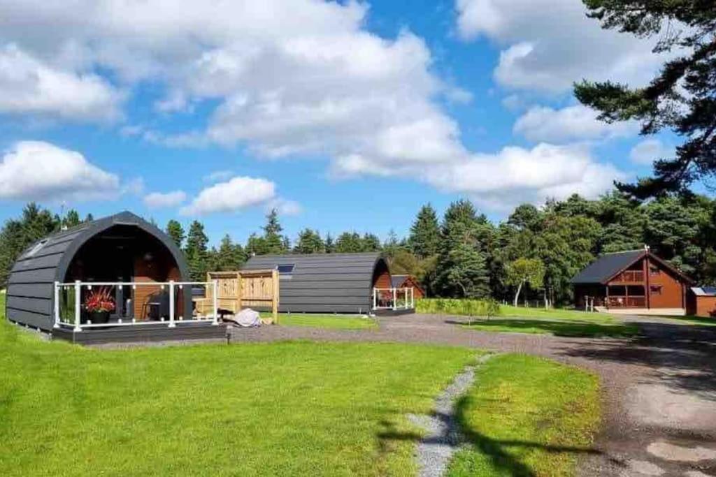 Red Squirrel Log Cabin With Hot Tub Keith Kültér fotó