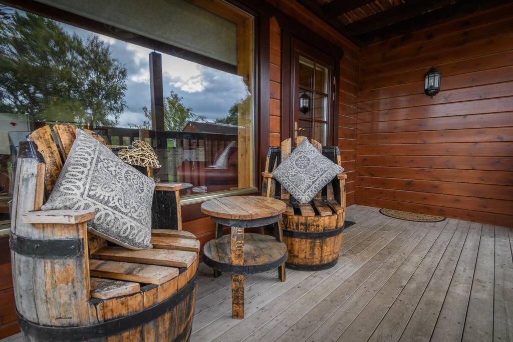 Red Squirrel Log Cabin With Hot Tub Keith Kültér fotó