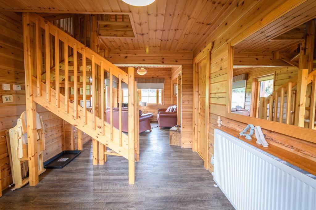 Red Squirrel Log Cabin With Hot Tub Keith Kültér fotó